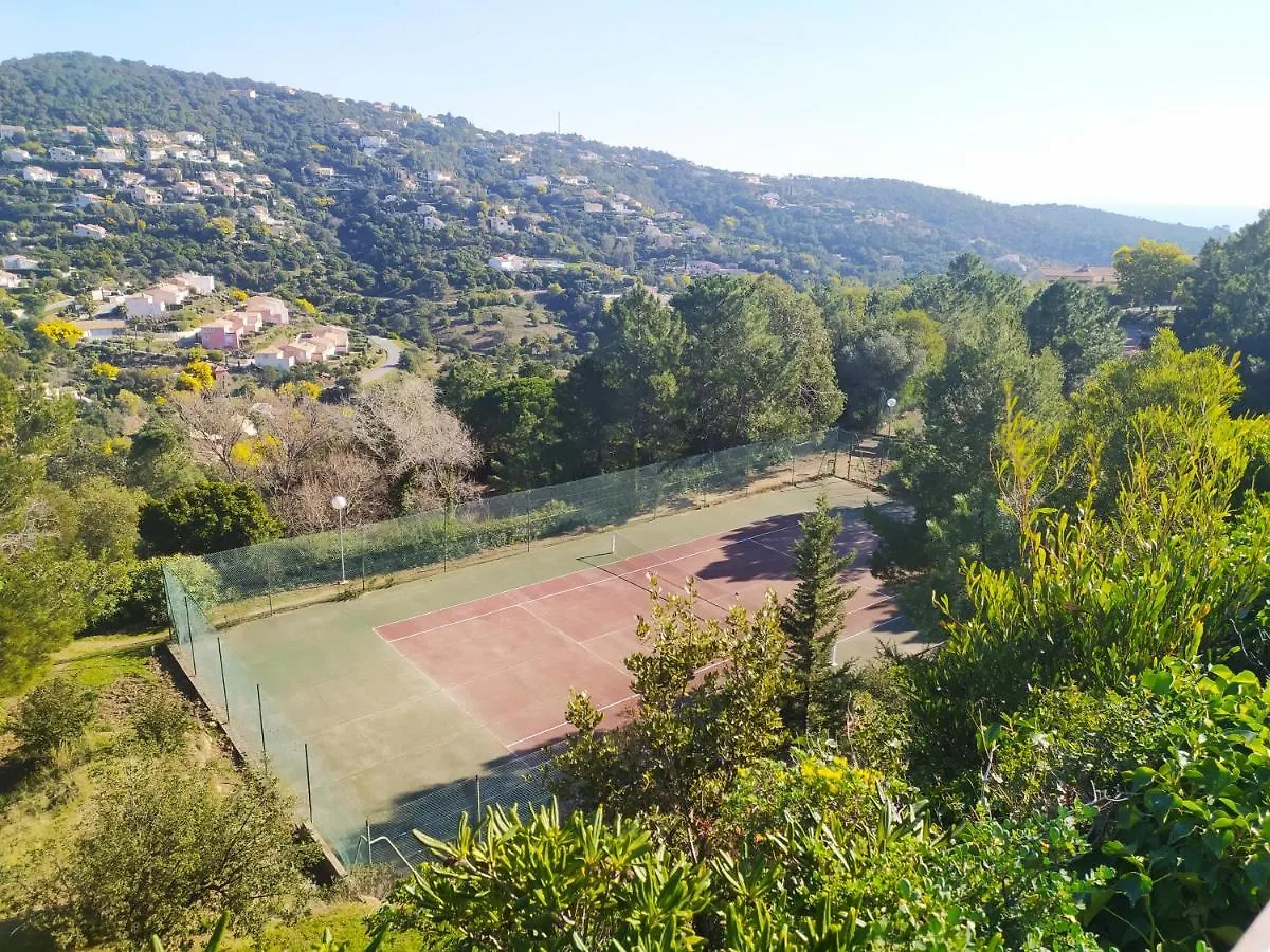 Vacance location mer piscine var sud terrasse Les Issambres