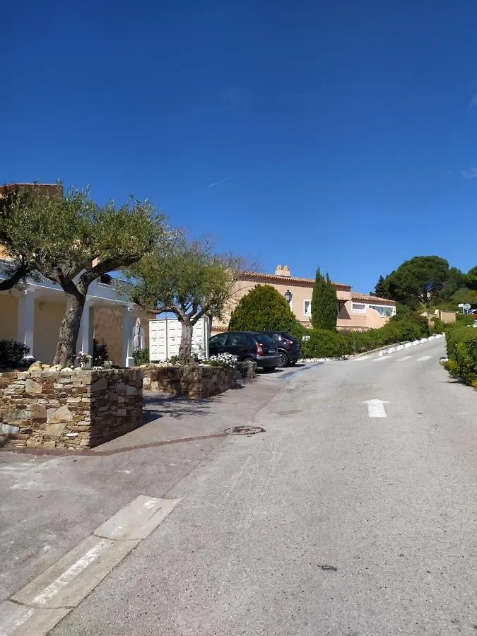 Appartement Vacance location mer piscine var sud terrasse Les Issambres